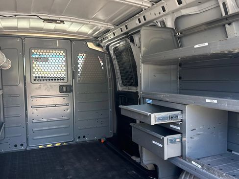 Used 2017 Chevrolet Express 2500 RWD image 18