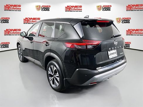 Used 2023 Nissan Rogue SV image 2