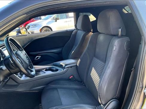 Used 2015 Dodge Challenger SXT w/ Driver Convenience Group image 20