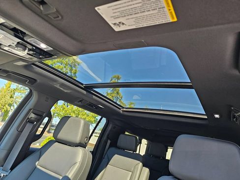 New 2026 Chevrolet Suburban LT w/ Comfort Package AWD/4WD image 24