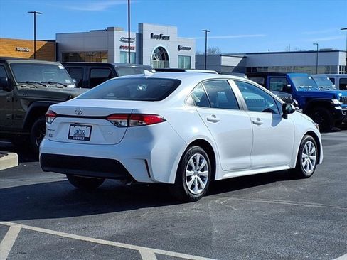 Used 2025 Toyota Corolla LE image 4