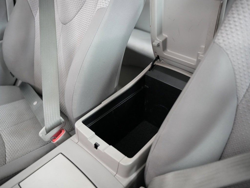 Used 2011 Toyota Camry SE w/ SE Extra-Value Pkg #1 FWD image 32