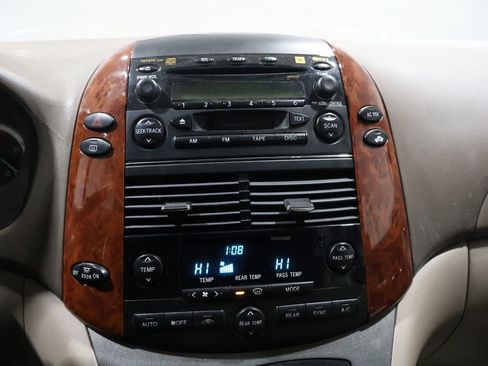 Used 2005 Toyota Sienna XLE image 21