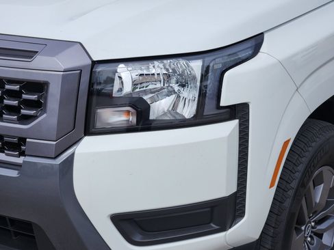 Used 2025 Nissan Frontier SV RWD image 11