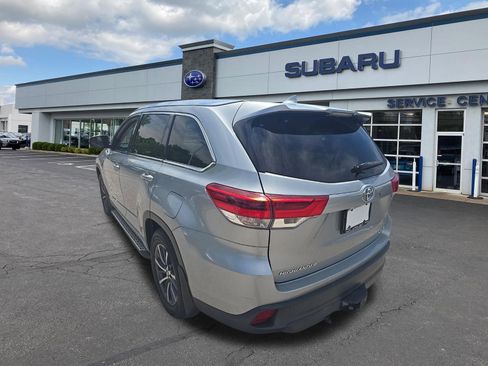 Used 2018 Toyota Highlander XLE AWD/4WD image 5