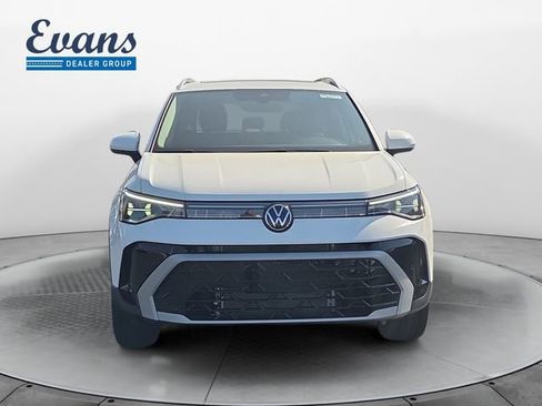 New 2025 Volkswagen Taos SEL image 10