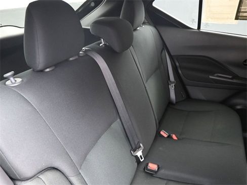 Used 2025 Nissan Kicks Play S image 32