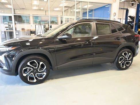 New 2026 Chevrolet Trax RS w/ Sunroof Package FWD image 7