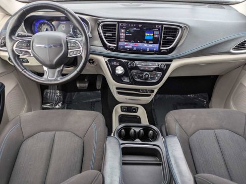 Used 2021 Chrysler Pacifica Touring w/ Cold Weather Group image 14