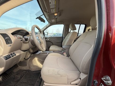 Used 2018 Nissan Frontier SV image 6