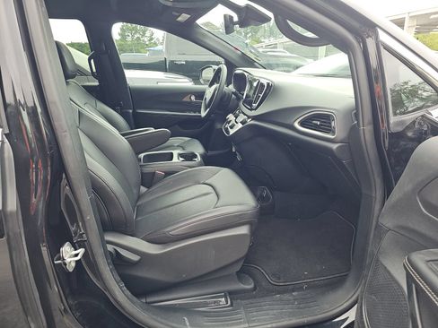 Used 2026 Chrysler Pacifica Select FWD image 11