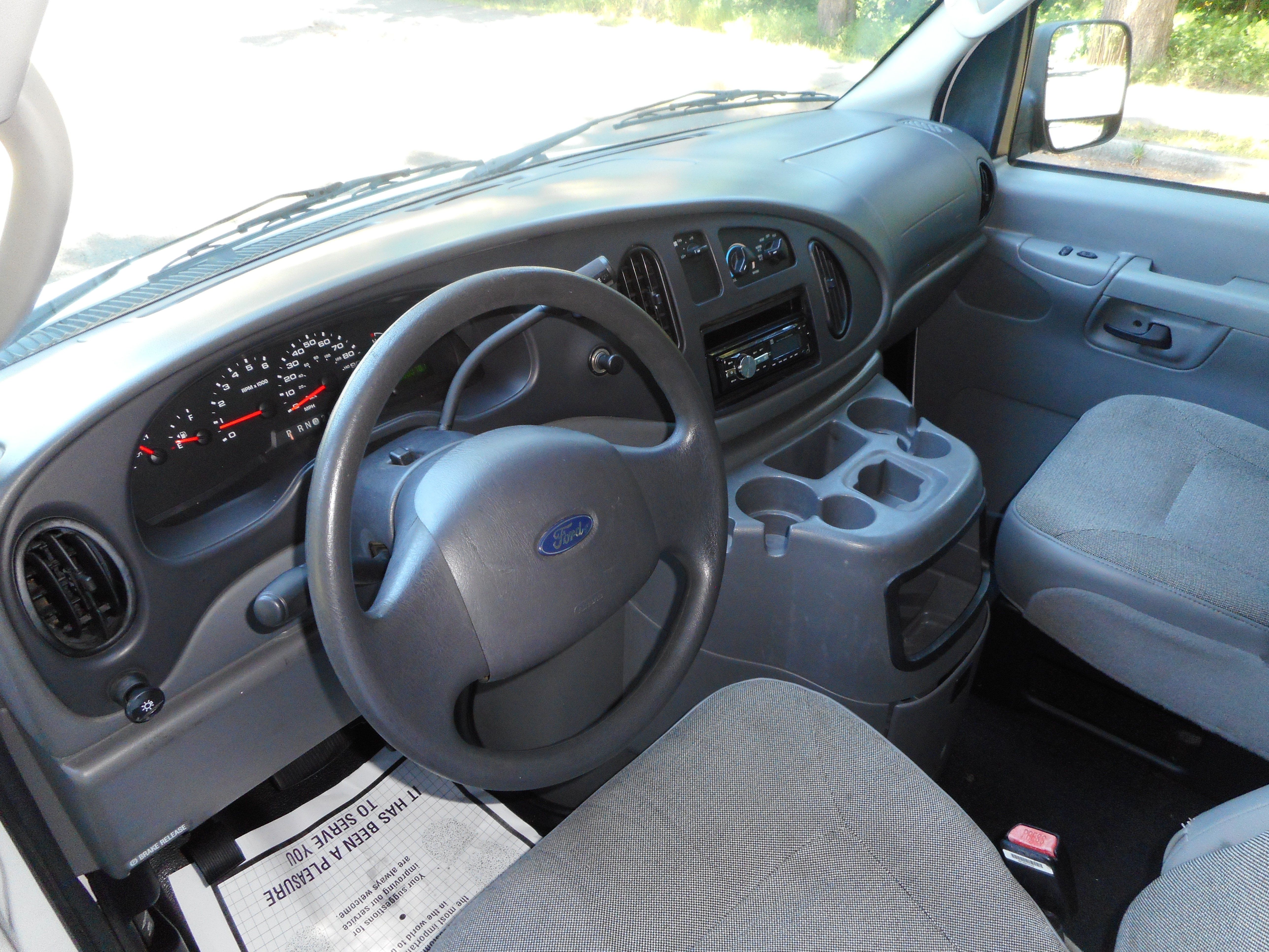 Used 2004 Ford E-350 and Econoline 350 Super Duty RWD image 14