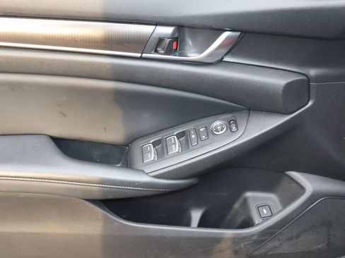 Used 2018 Honda Accord Sport image 18