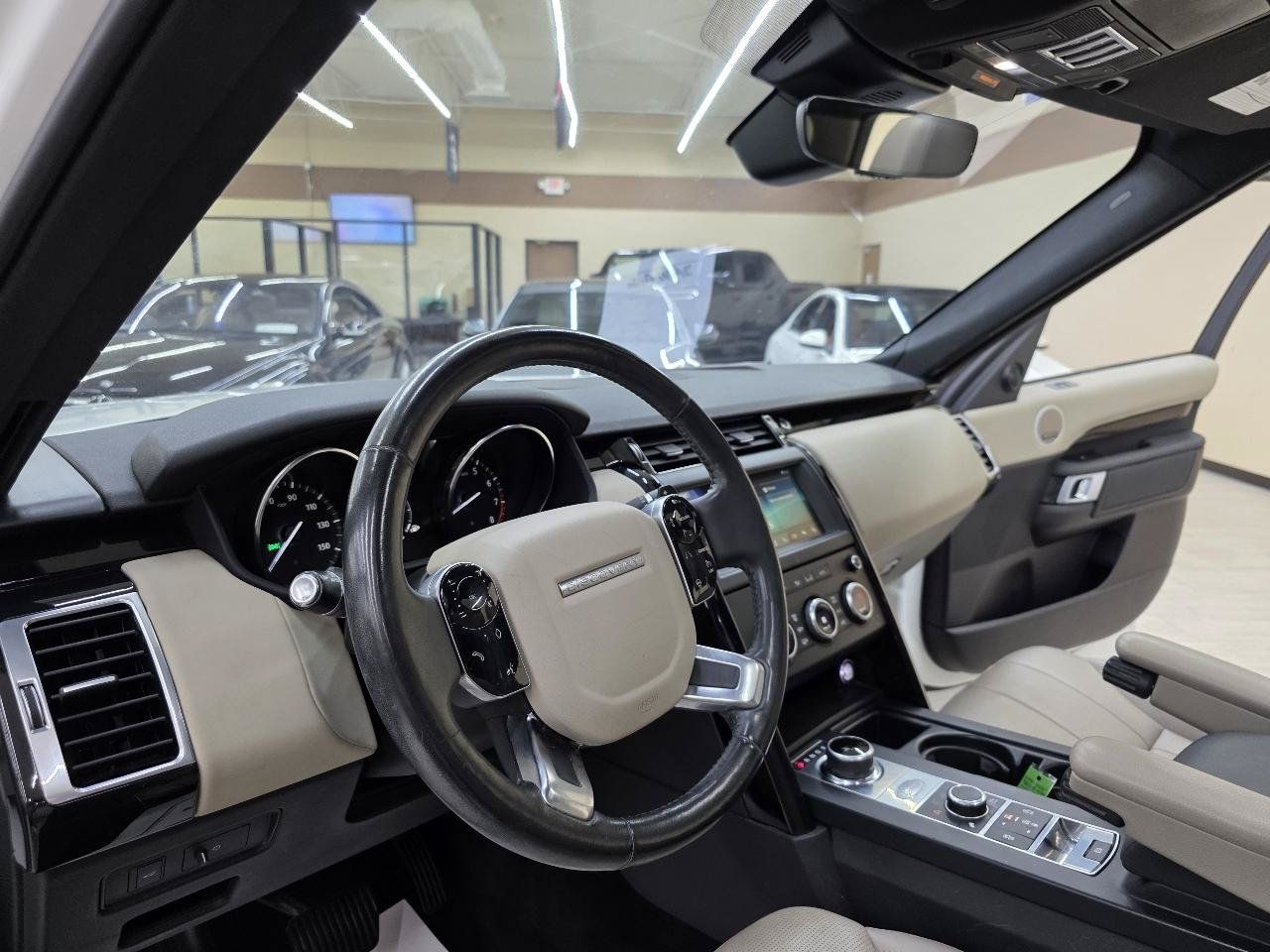 Used 2019 Land Rover Discovery SE AWD/4WD image 20