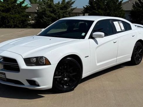 Used 2014 Dodge Charger R/T RWD image 2