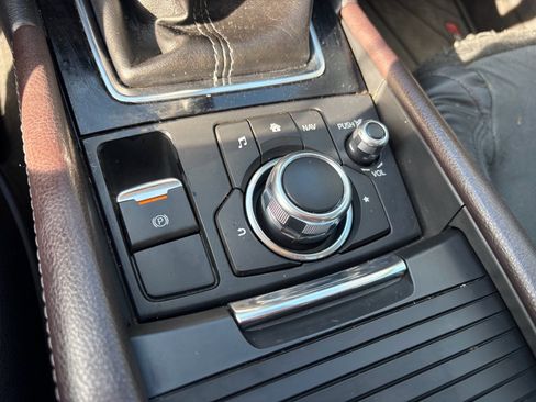 Used 2018 MAZDA MAZDA3 Grand Touring w/ Premium Equipment Package image 20