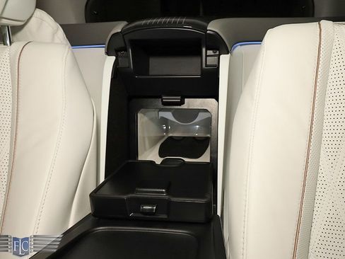 Used 2024 Mercedes-Benz Maybach GLS 600 4MATIC image 30