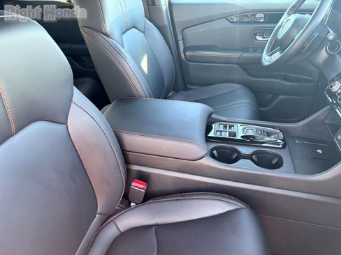 Used 2025 Honda Pilot TrailSport image 30