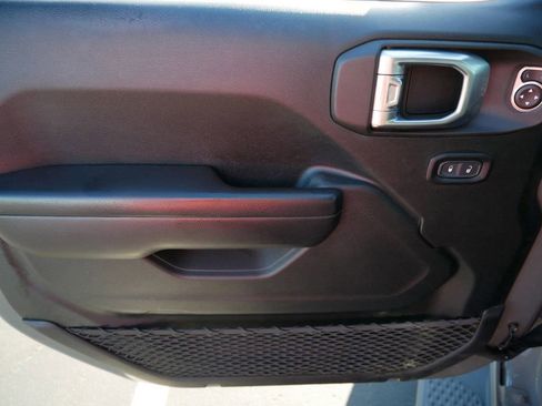 Used 2021 Jeep Gladiator Sport image 9