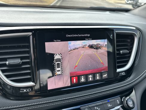 New 2026 Chrysler Pacifica Select image 32