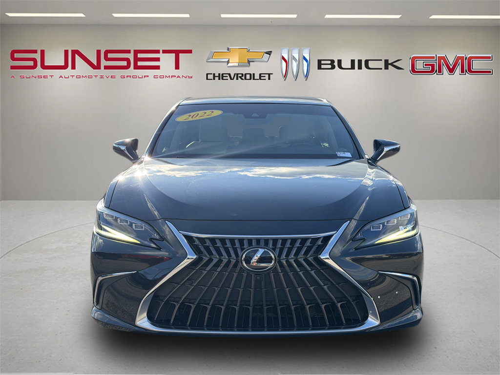 Used 2022 Lexus ES 350 Ultra Luxury w/ Accessory Package 2 FWD image 2
