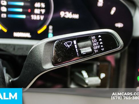 Used 2023 Porsche Taycan 4S w/ Performance Package image 31