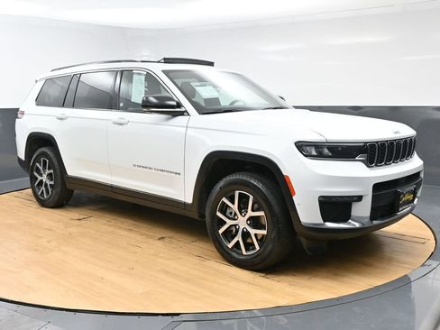 Used 2024 Jeep Grand Cherokee L Limited w/ Luxury Tech Group II image 3