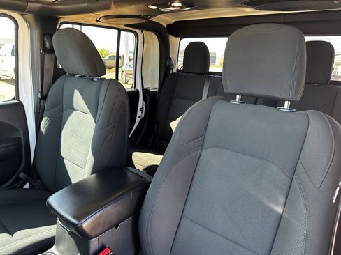 Used 2022 Jeep Gladiator Sport image 18
