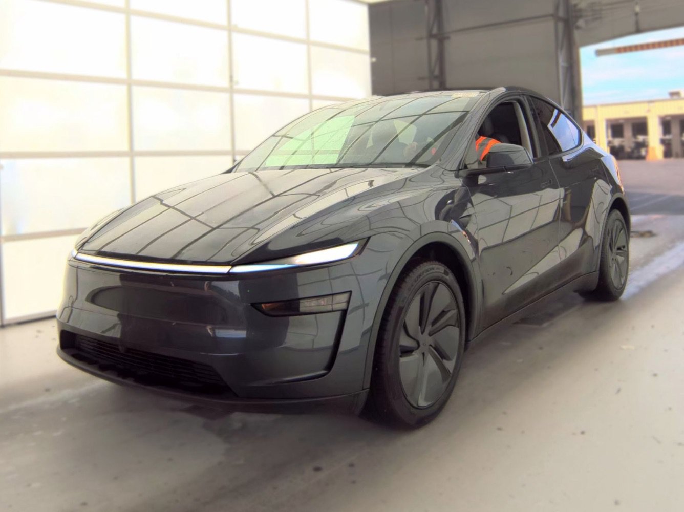 Used 2026 Tesla Model Y Long Range RWD image 1