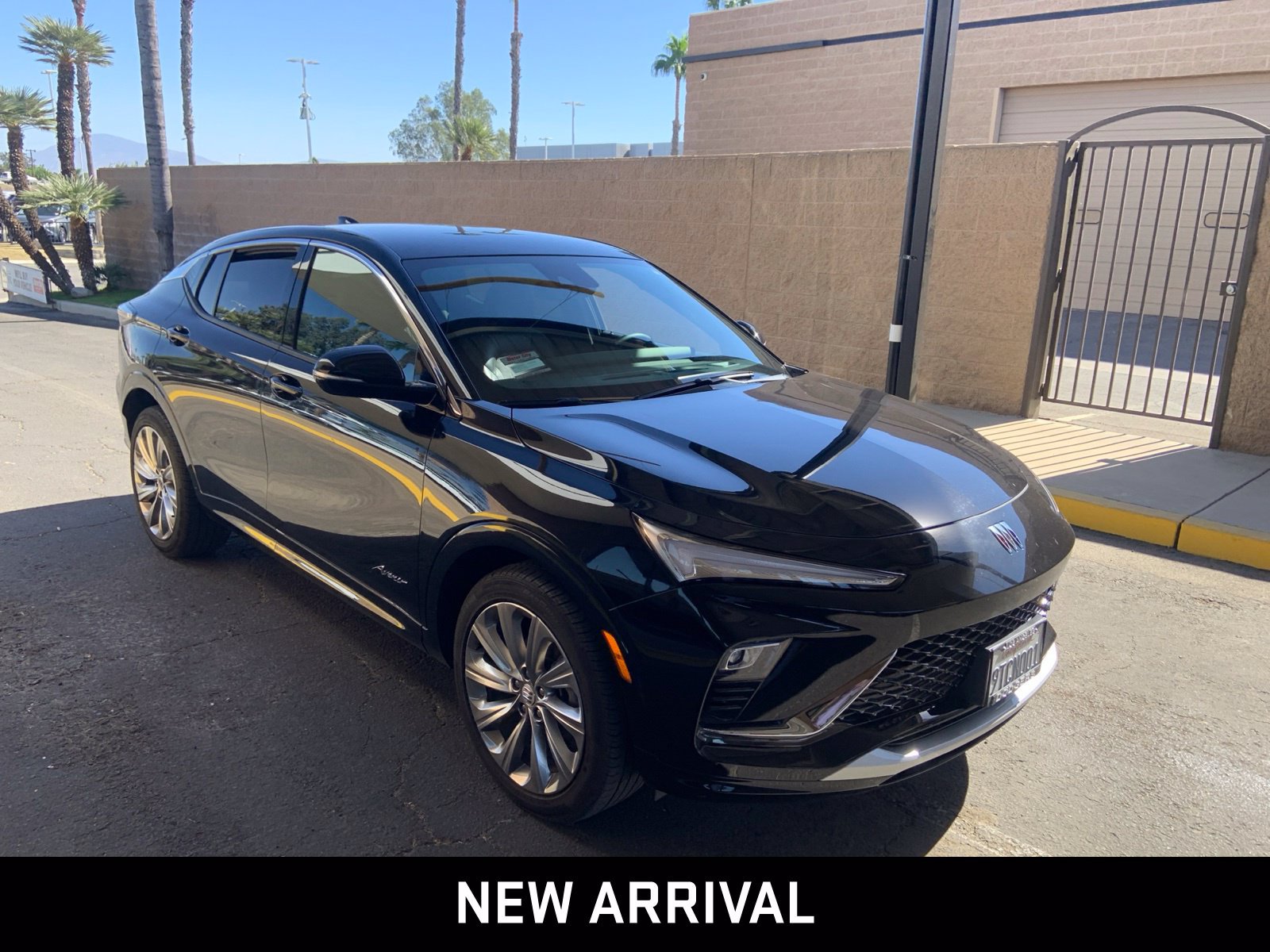 Certified 2025 Buick Envista Avenir FWD image 3