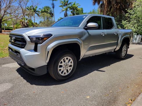 Used 2024 Toyota Tacoma SR5 RWD image 3