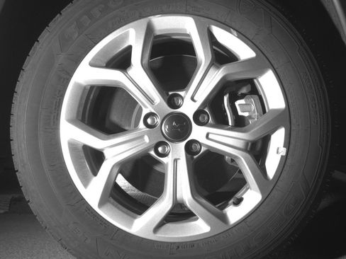 Used 2025 Jeep Compass Latitude image 13