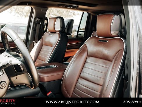 Used 2023 GMC Yukon XL Denali Ultimate AWD/4WD image 18