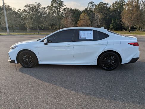 Used 2025 Toyota Camry SE w/ Multimedia Upgrade Package image 7