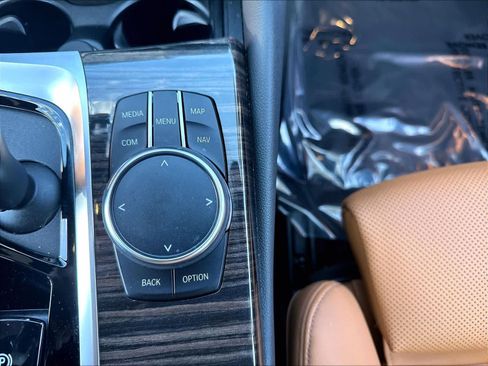 Used 2023 BMW 540i w/ Convenience Package RWD image 17