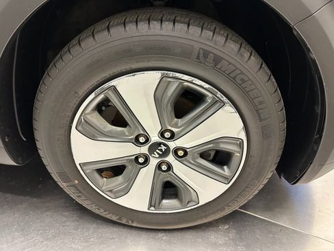 Used 2019 Kia Niro LX image 29