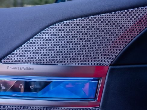 Used 2024 BMW i7 eDrive50 image 16