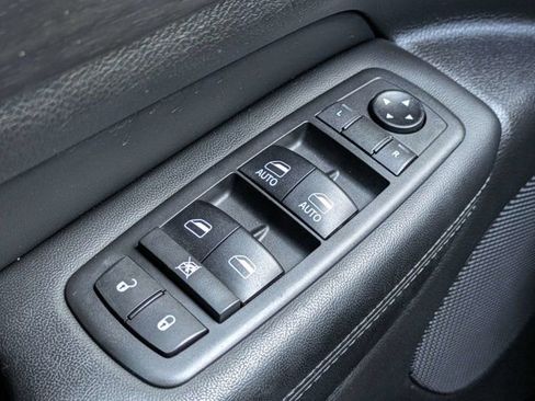 Used 2018 Jeep Grand Cherokee Altitude RWD image 24