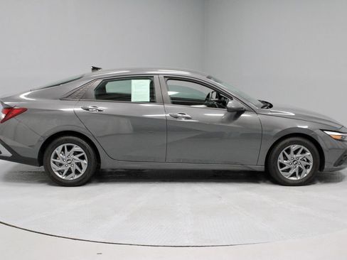 Used 2024 Hyundai Elantra SEL FWD image 7