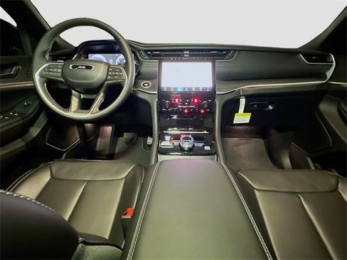 New 2025 Jeep Grand Cherokee Limited w/ Luxury Tech Group II image 6