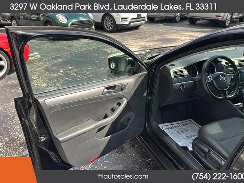 Used 2017 Volkswagen Jetta SE image 19