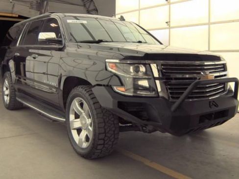 Used 2019 Chevrolet Suburban Premier image 3