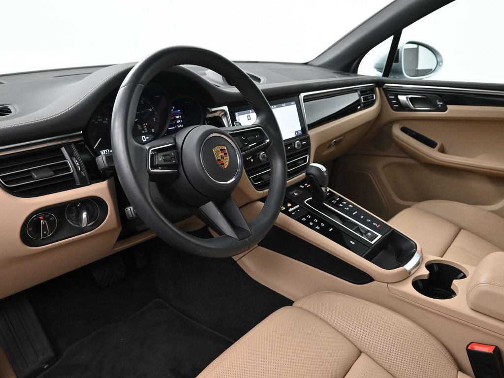 Certified 2023 Porsche Macan AWD/4WD image 4