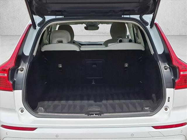 Used 2023 Volvo XC60 B5 Core AWD/4WD image 6