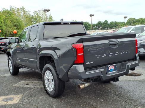 Certified 2025 Toyota Tacoma SR5 AWD/4WD image 4