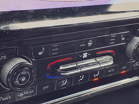 Used 2025 Jeep Grand Cherokee Limited image 5