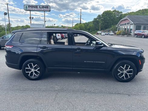 Used 2023 Jeep Grand Cherokee L Limited w/ Luxury Tech Group II AWD/4WD image 2