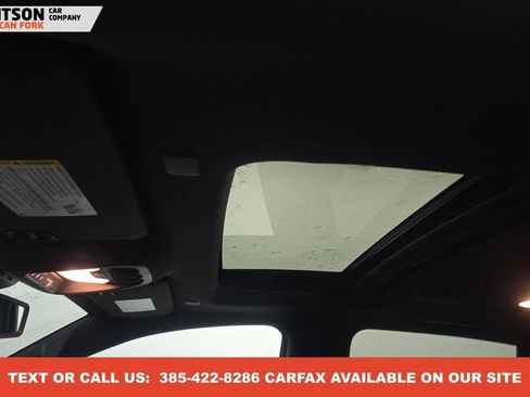 Used 2023 GMC Canyon Denali image 2