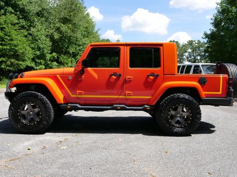 Used 2015 Jeep Wrangler Unlimited Sahara w/ Max Tow Package AWD/4WD image 49