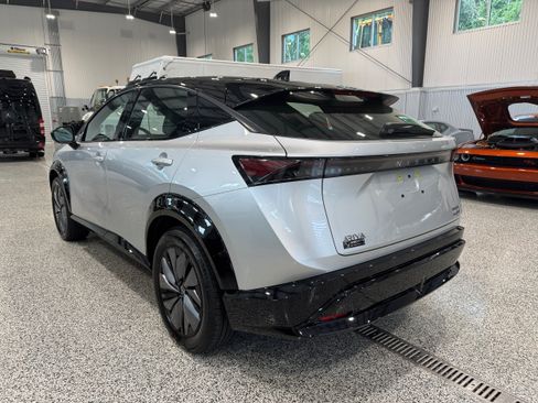 Used 2024 Nissan Ariya AWD image 7